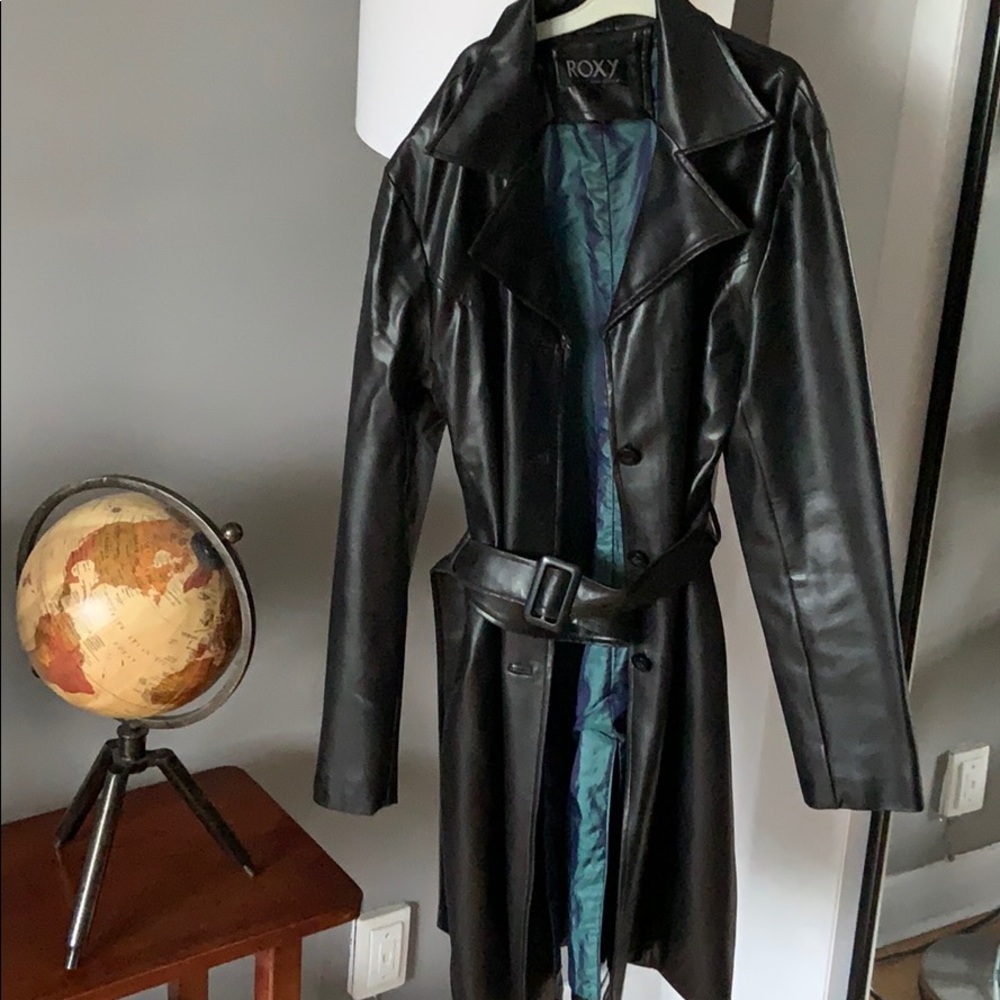 Roxy - Belted long black leather-like coat